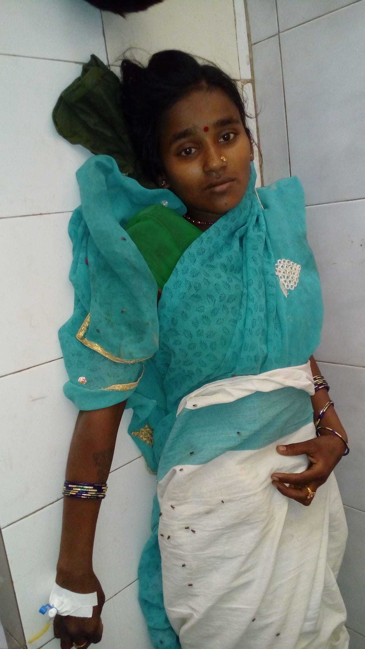 14 people suffer from food poisoning in the street