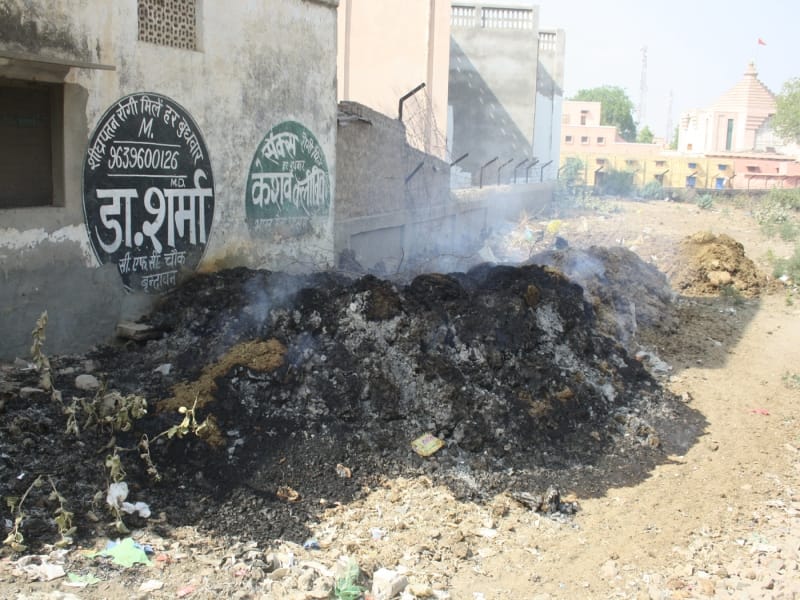 garbage burning in vrindvan