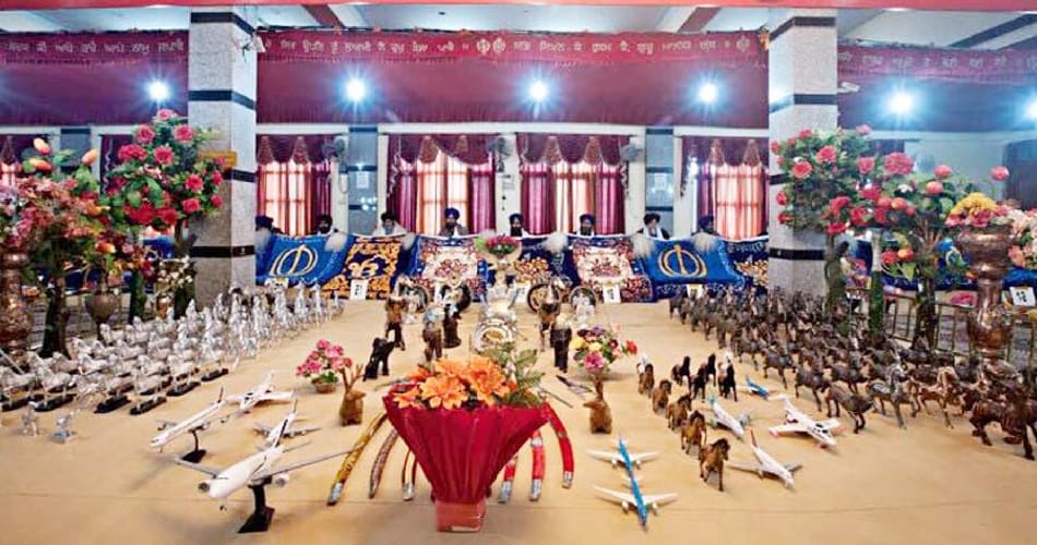  jalandhar unique temple, wine langar in kahandas dera