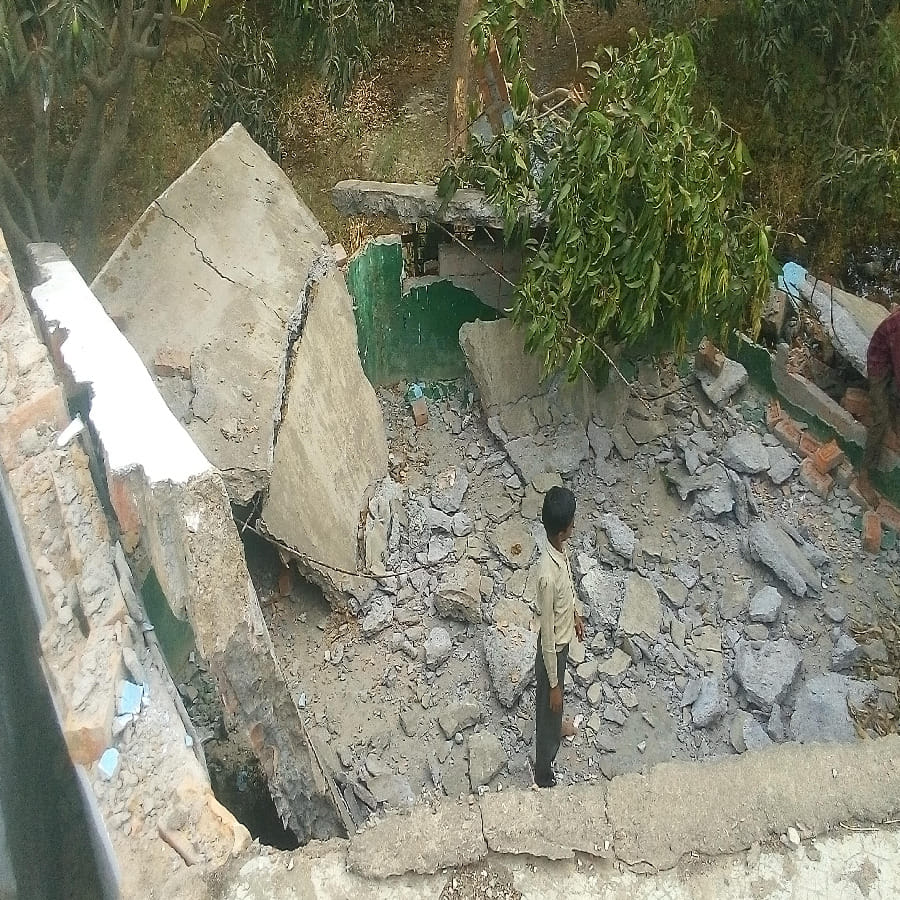 primary school building near lucknow fell down