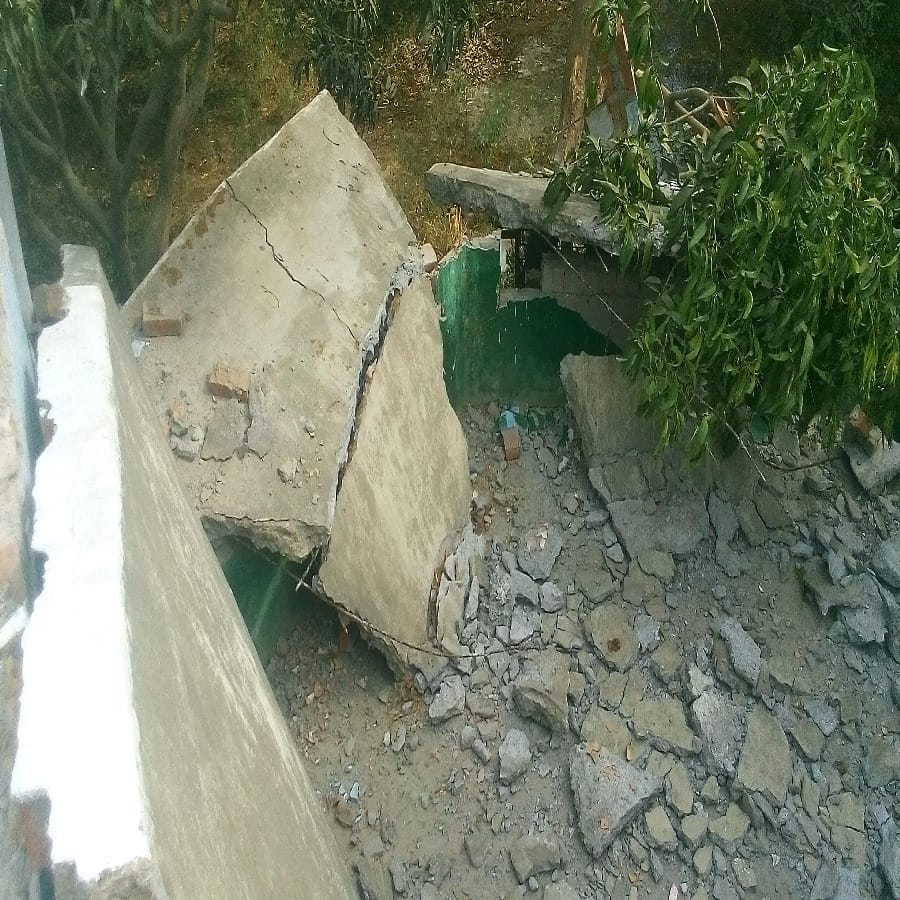 primary school building near lucknow fell down