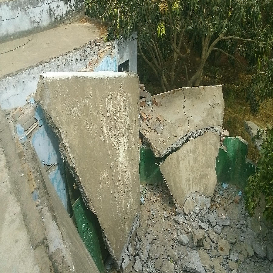 primary school building near lucknow fell down