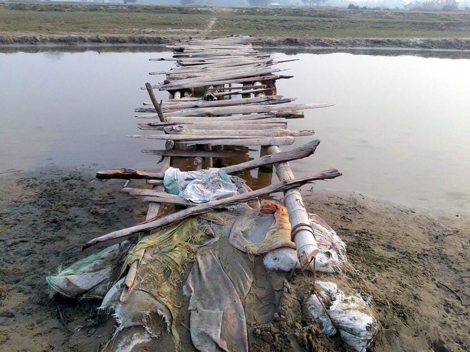 dm said, the bridge of bamboo poles is in Nepal