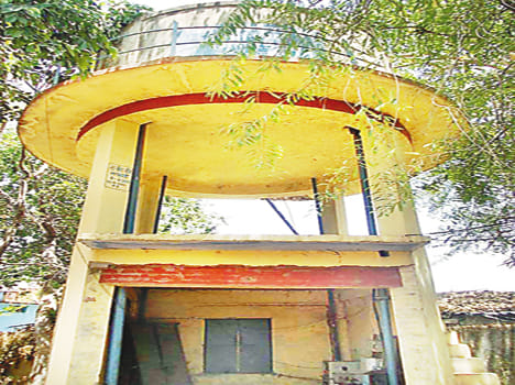 Cua dry, the tank remains the showpiece