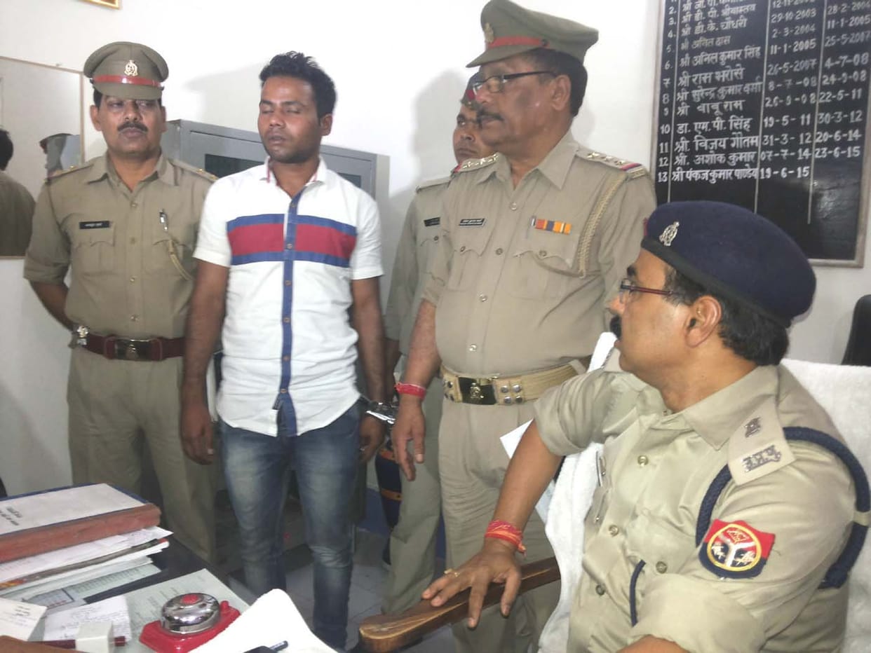 3.10 crore was in jail in Ghaziabad robber