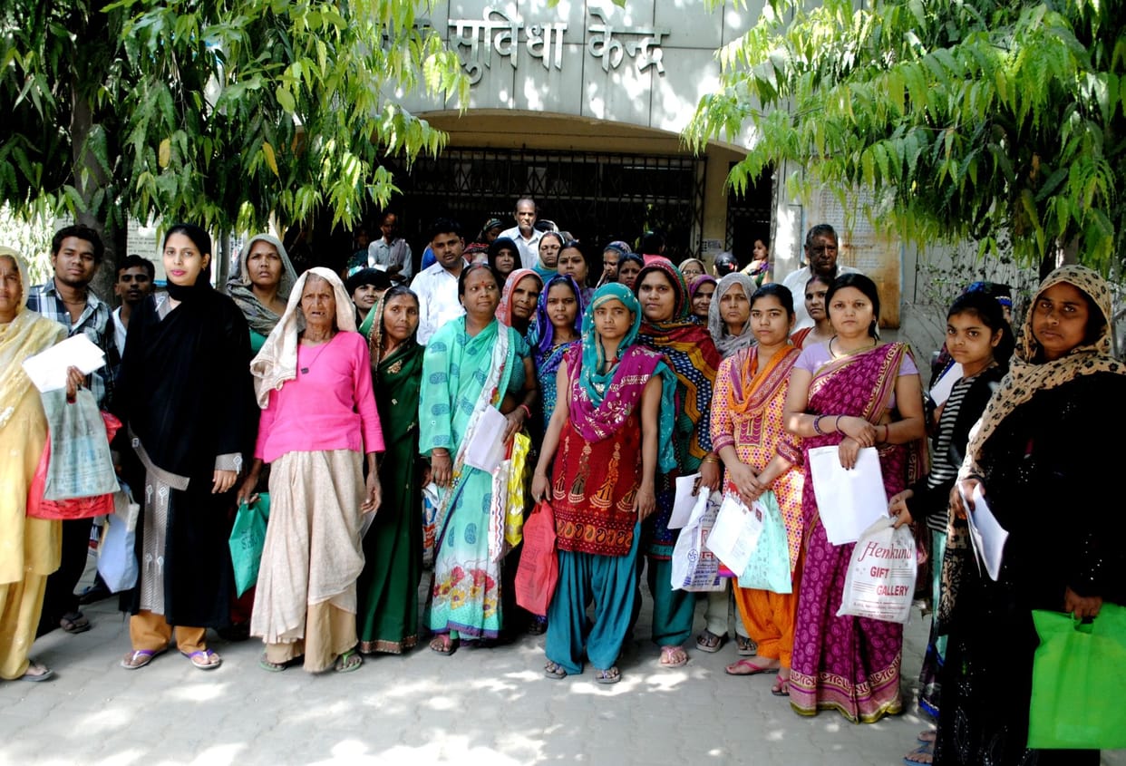 Most of the public service counter, railway tickets 'urgent'