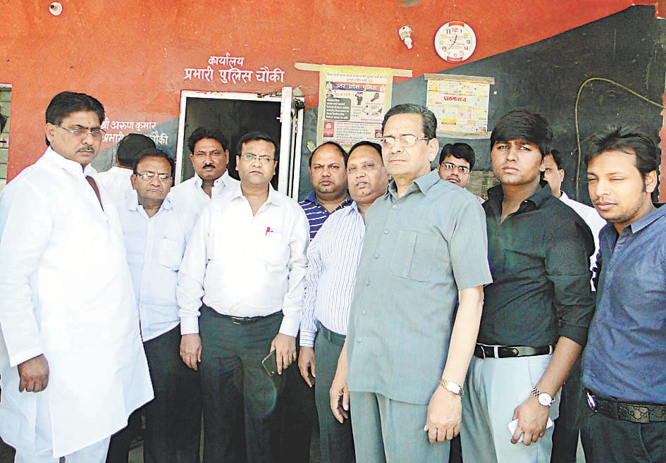 Traders holding perky Snatcher