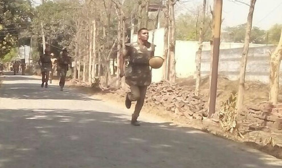 UP: Encounter between jail officials and criminals in Deoria district jail