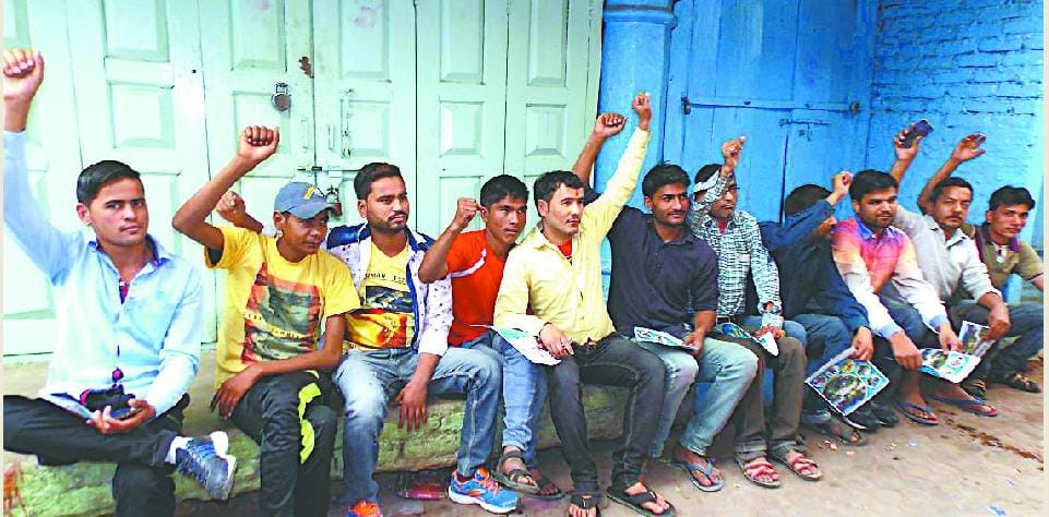 Swarnkaron then downed shutters of shops