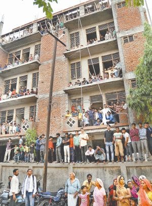 leopards comes in new agra calony