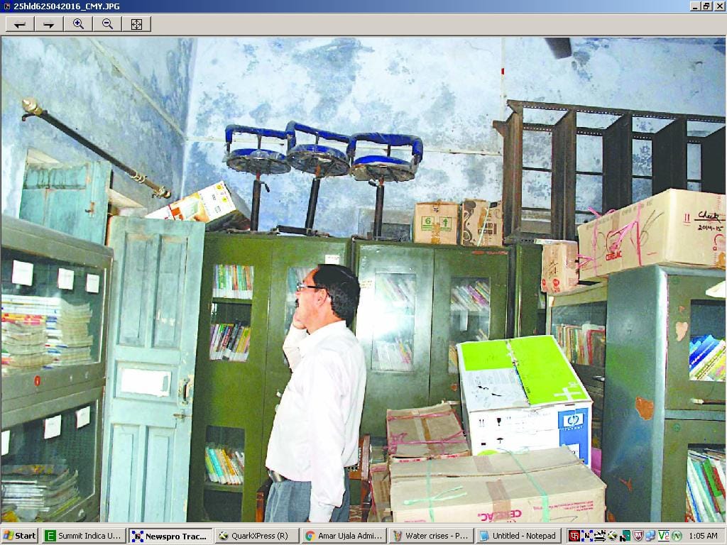 Wardrobe captivity books, reading None