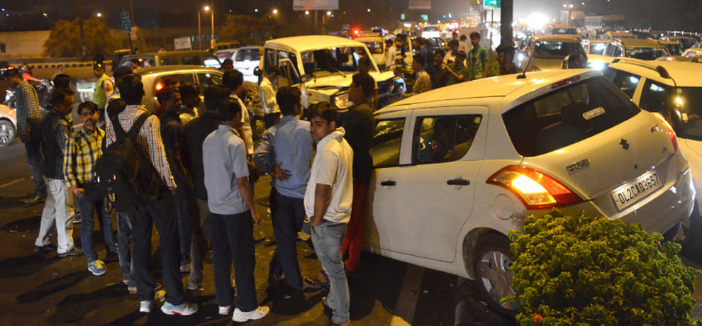 Sumo crashed in two cars to protect the passer, a death six injured