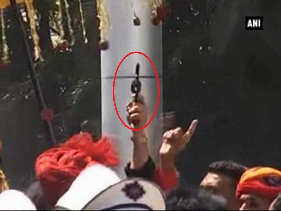 शादी में फायरिंग