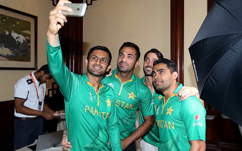 umar akmal again highlight in wrong reason