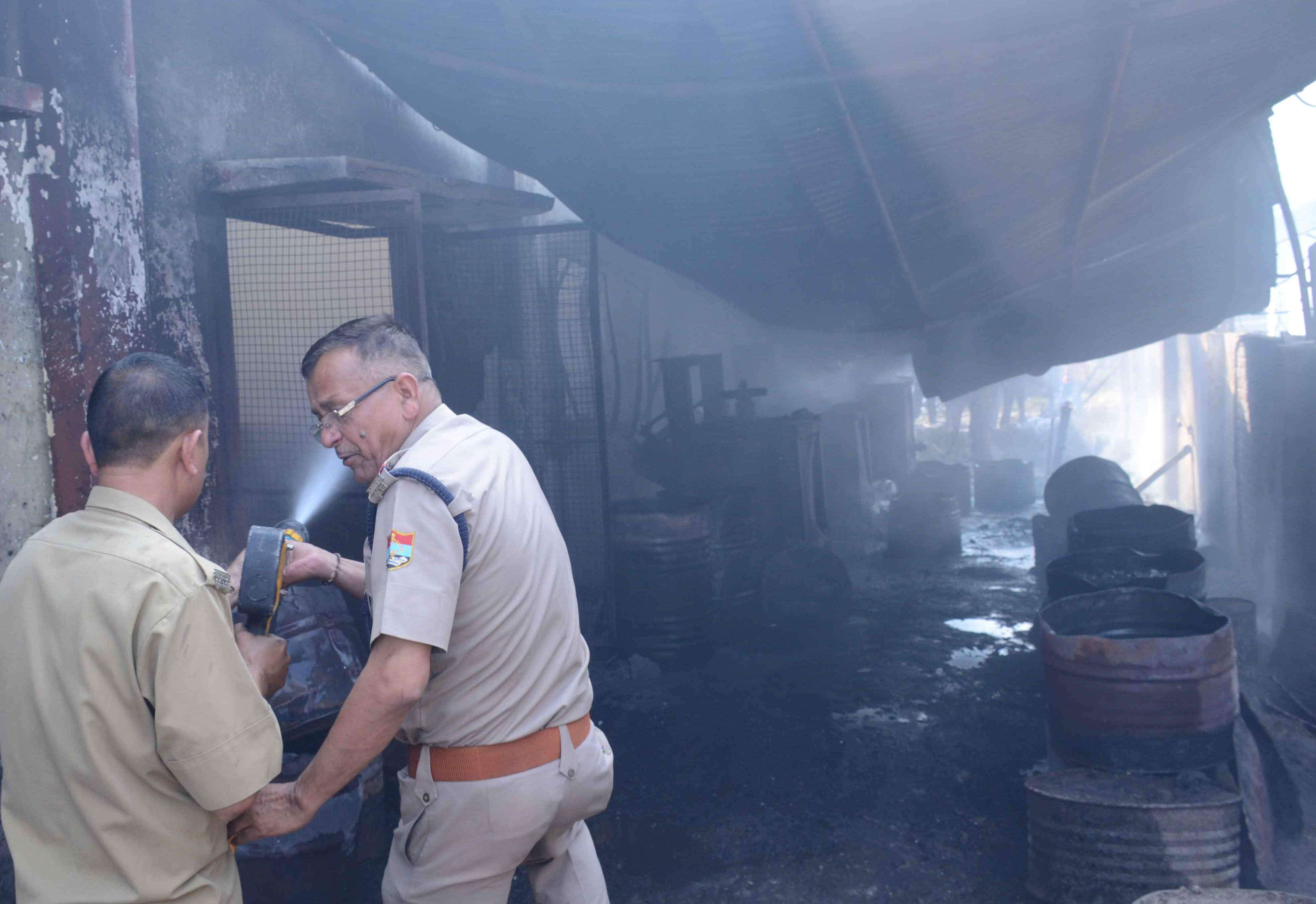 paper factory caught fire in dehradun