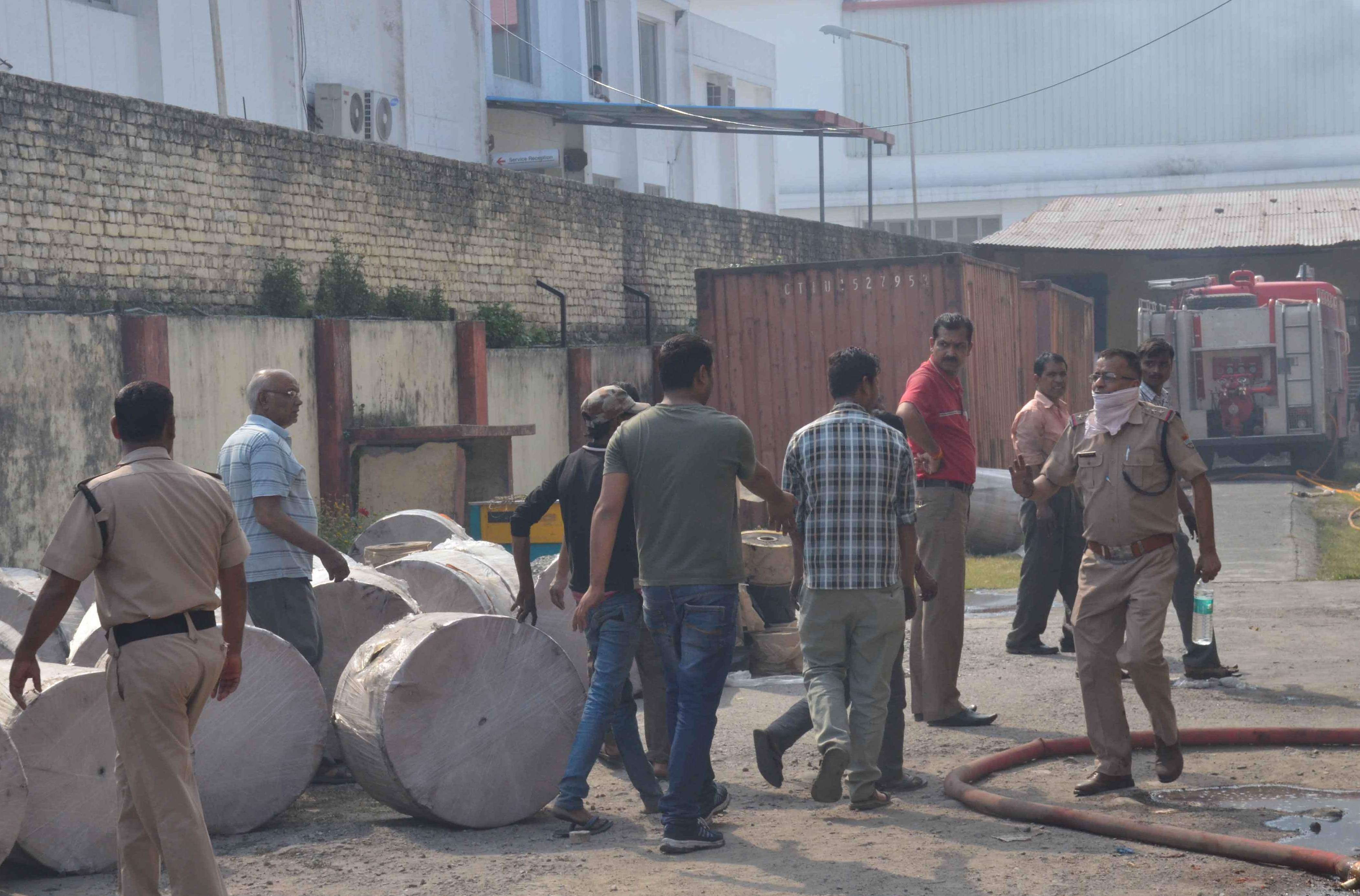 paper factory caught fire in dehradun