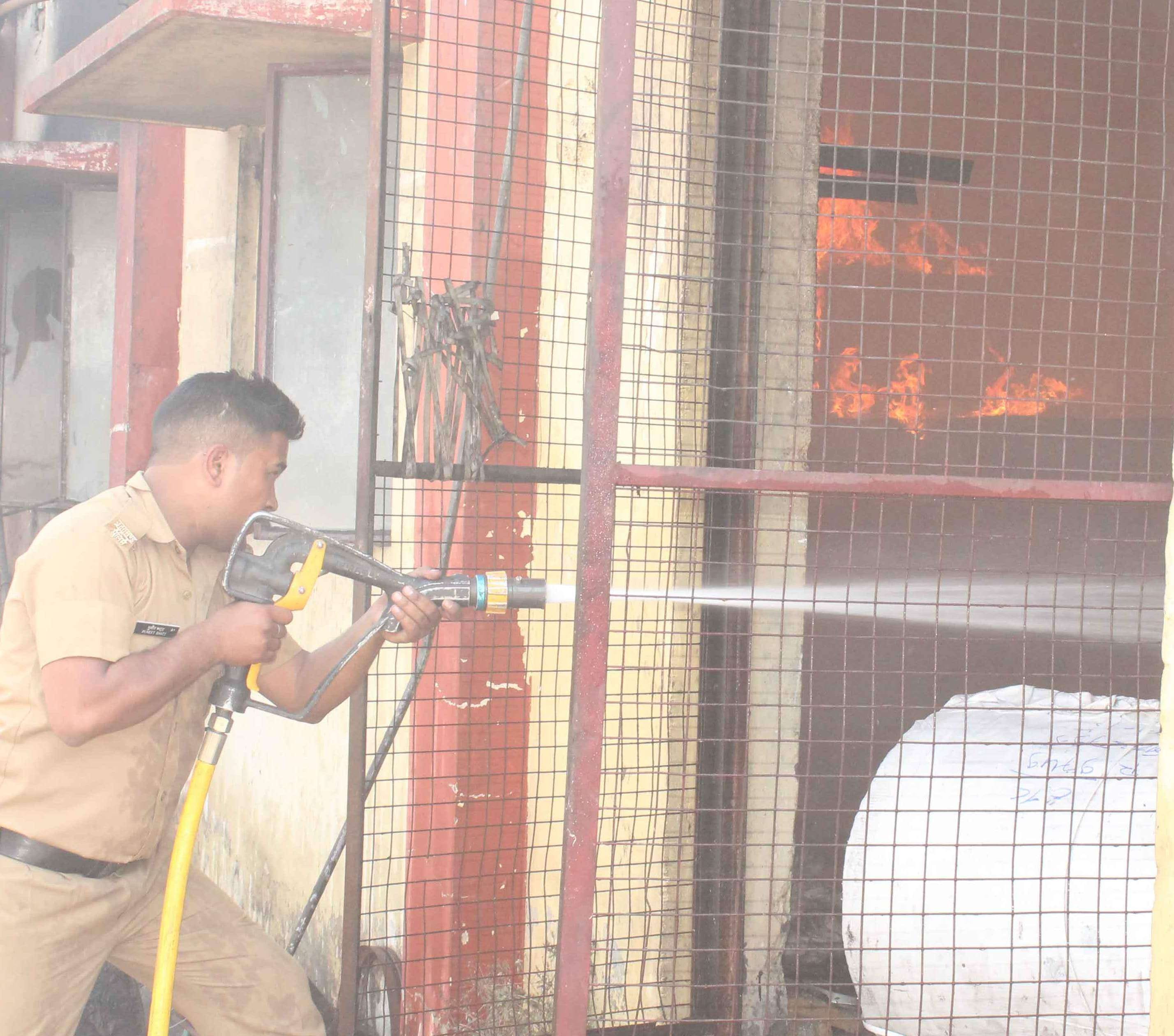 paper factory caught fire in dehradun