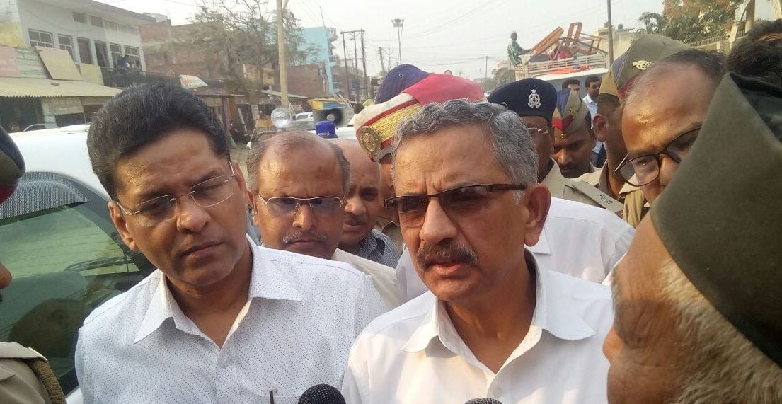 Blocked roads prevented the Commissioner's convoy