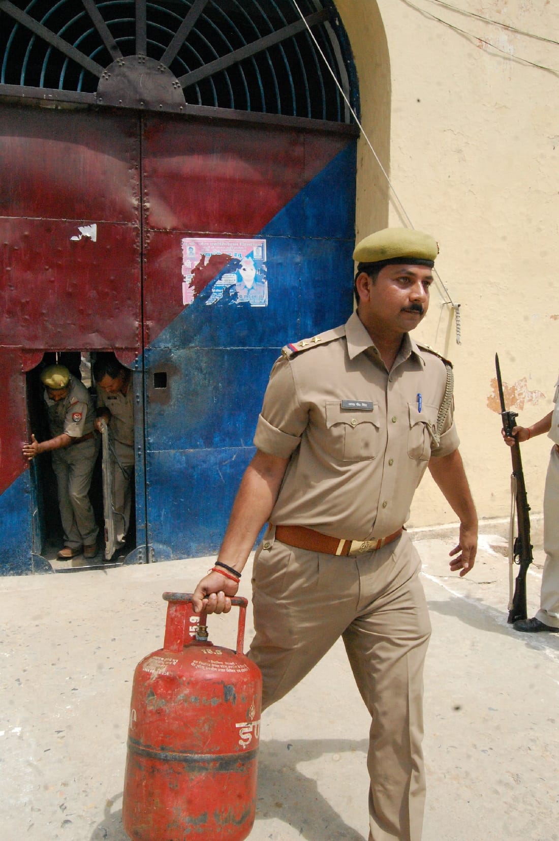 The detainees were in possession of the gas cylinders