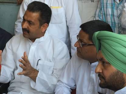 सुनाम में पत्रकारों से बातचीत करते पूर्व सांसद सिंगला।