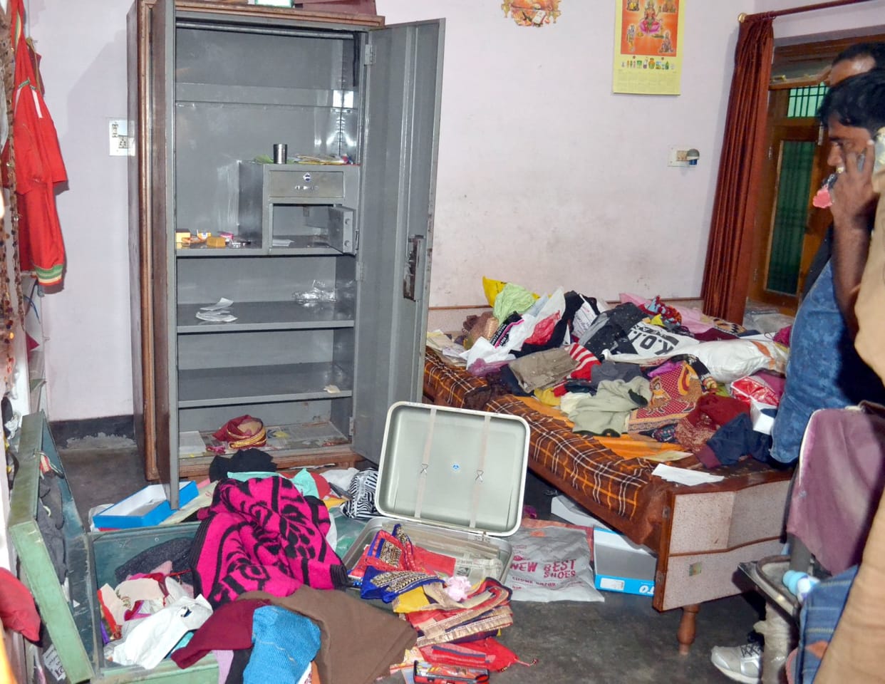 विकास भवन के रिटायर्ड प्रशासनिक अधिकारी के घर चोरी