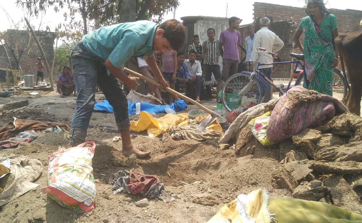 Bablu's house, but the fire is not extinguished the stove