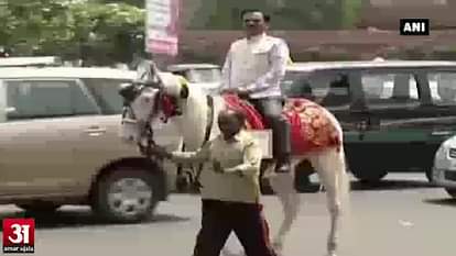 Beating odds of Odd-Even: BJP MP rides a horse to Parliament