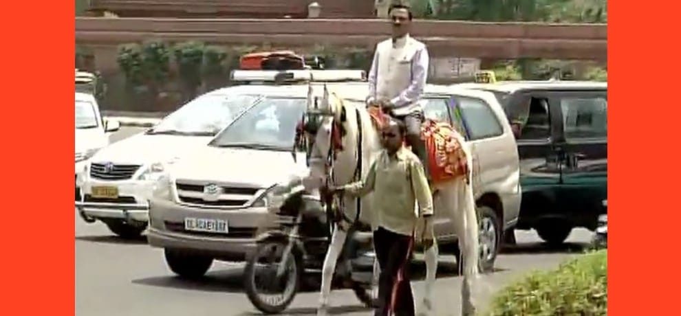 BJP MP comes to Parliament on a horse in protest against odd even.