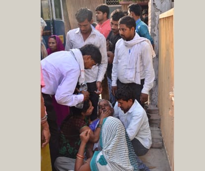 Five people died in a cylinder blast in Barabanki.