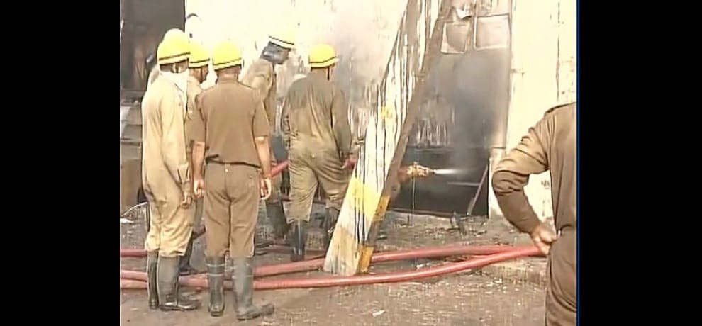 fire breaks out in sanjay gandhi transport nagar, 15 fire tenders controlled the situation