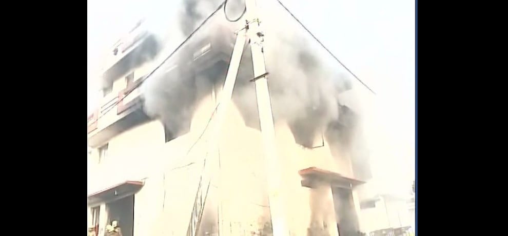fire breaks out in sanjay gandhi transport nagar, 15 fire tenders controlled the situation