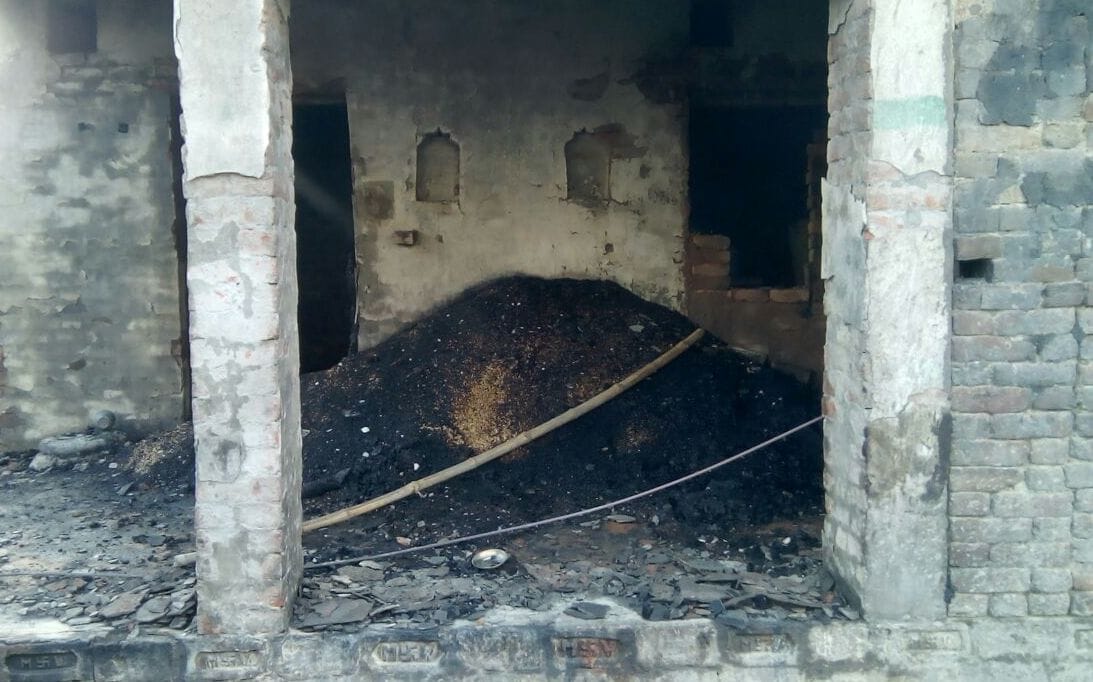 15 residential houses by the fire burns, the scorching