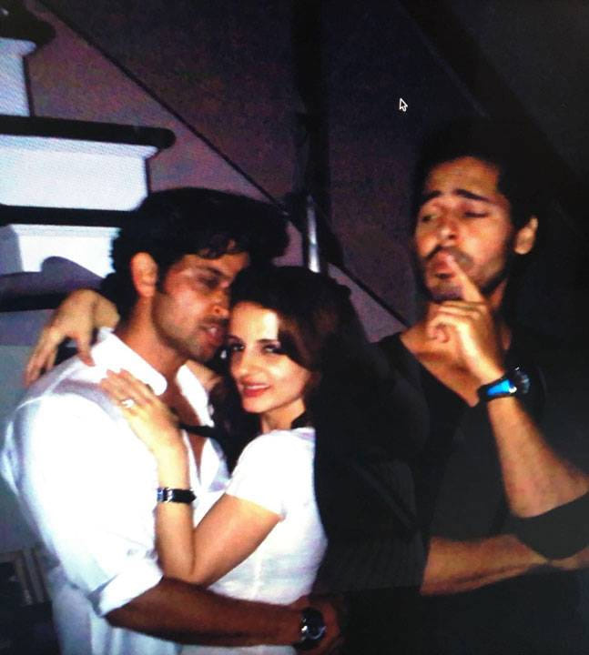 Hrithik Roshan takes on Kangana ranaut and their leaked viral photo with new snaps