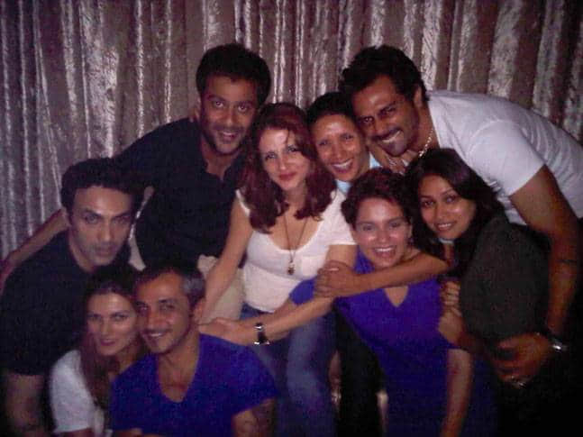 Hrithik Roshan takes on Kangana ranaut and their leaked viral photo with new snaps