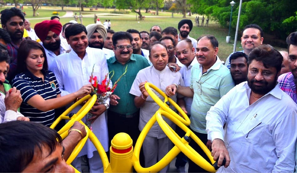 credit war between BJP and congress on open air gym