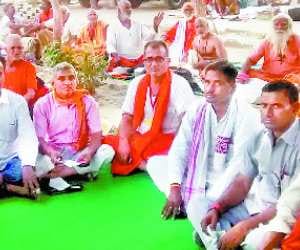 Tarun reached 84 Kosi Parikrama Yatra, lashed Flower
