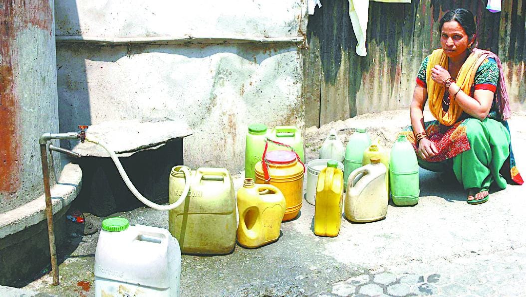The water crisis deepened, people upset