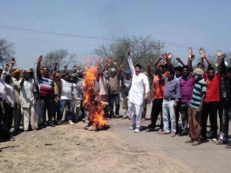 congress protest, amit mintu, farmer, pathankot