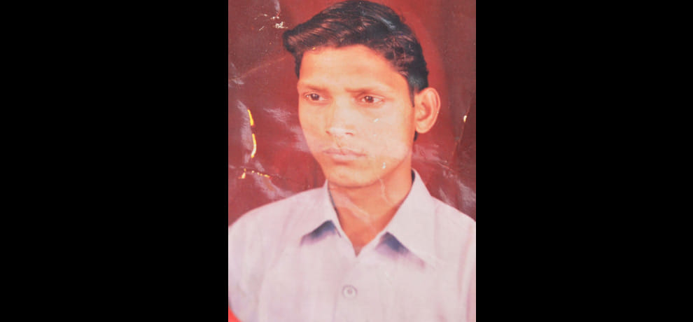 car fell from the flyover, death of two young men