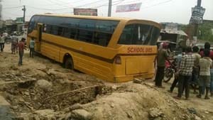 Bus full of kids stuck in the pit at atala 