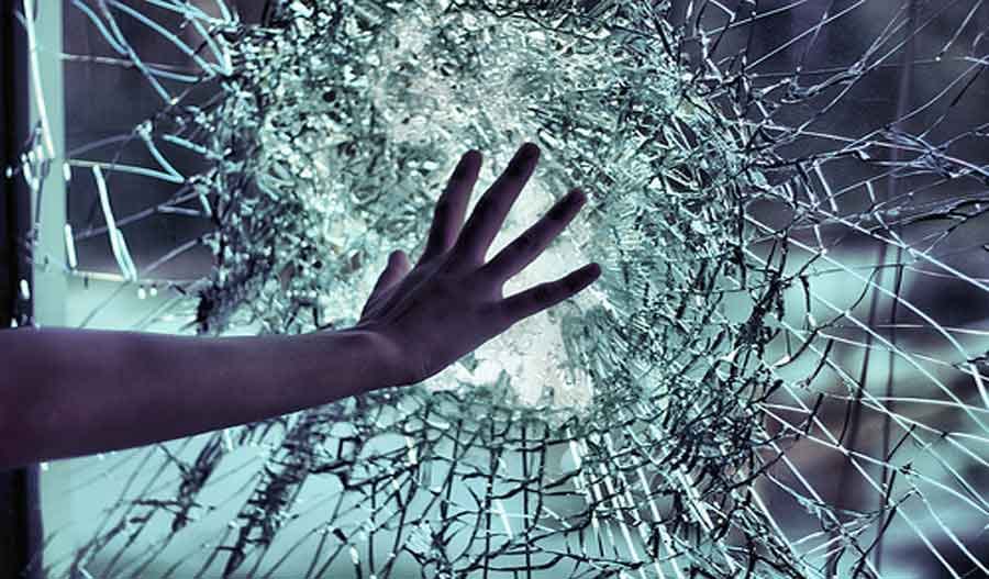 due to broken glass girl died
