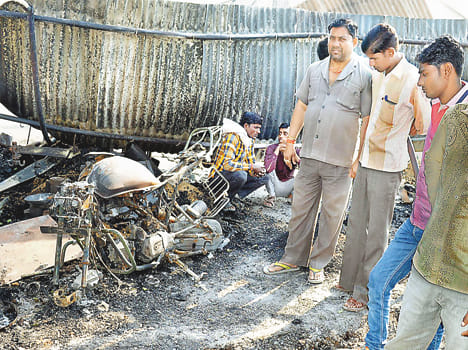 Galla Mandi fire 12 shops, the loss of millions