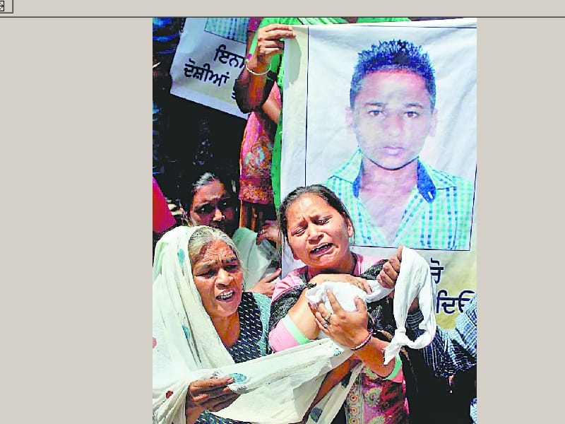 suspicious suicide case: protest of police station by victims family member 