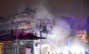 cloth shop got fired in chowk