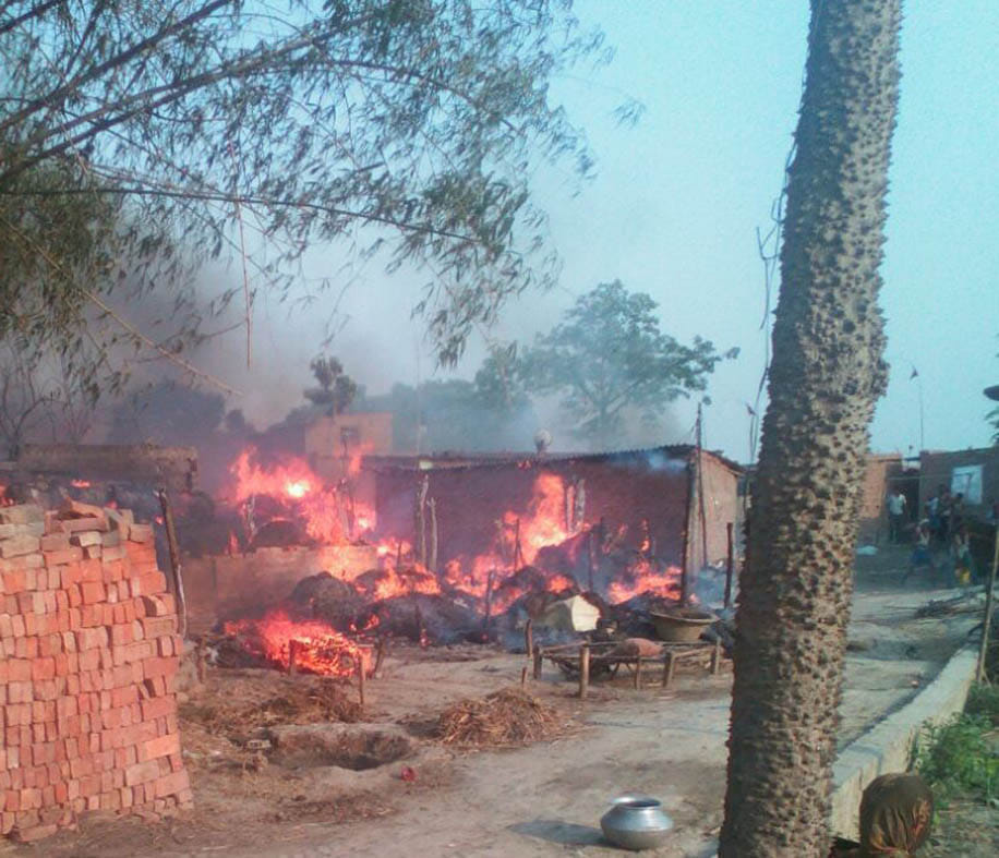 10 house fire in two villages burnt