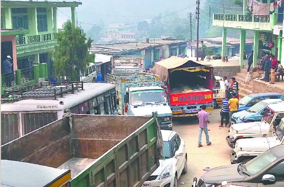 People suffering from a jam Guniagadh