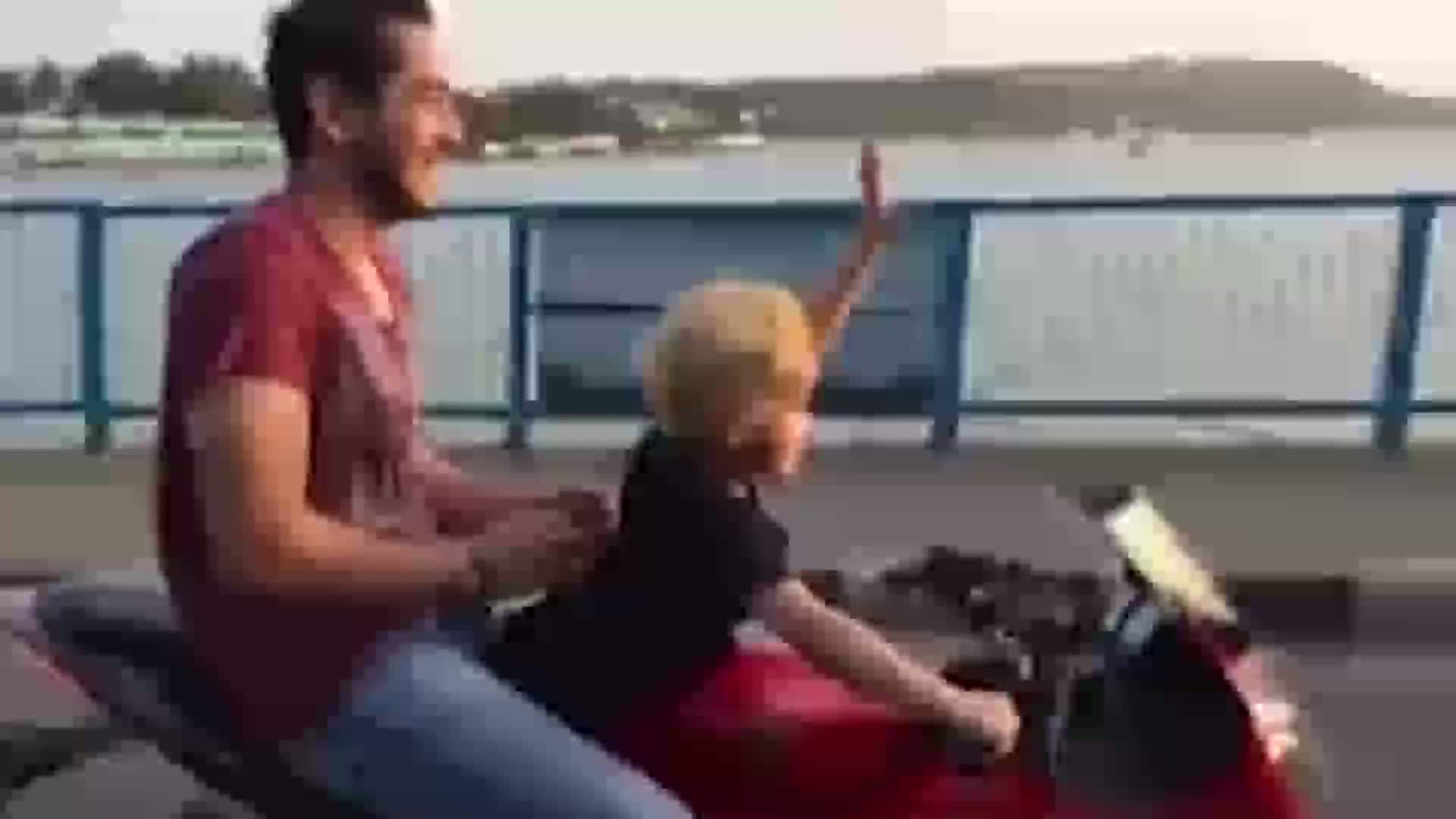 बच्चे ने चलाई बाइक