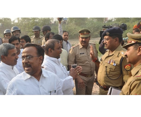 lda demolishes illegal building of sp leader rampal yadav