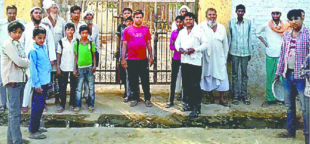 villagers locked door of school in gurgaon