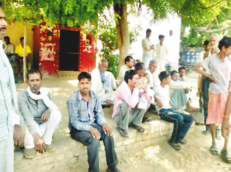 The dealer and the driver of the tractor overturns death